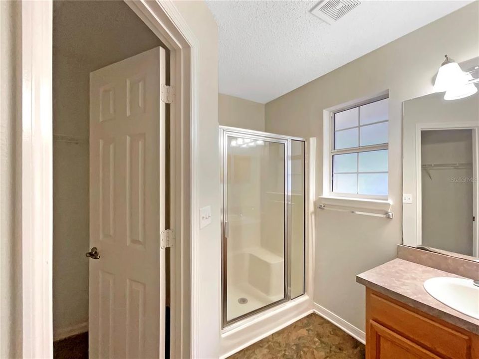 待售: $340,000 (4 贝兹, 3 浴室, 2451 平方英尺)