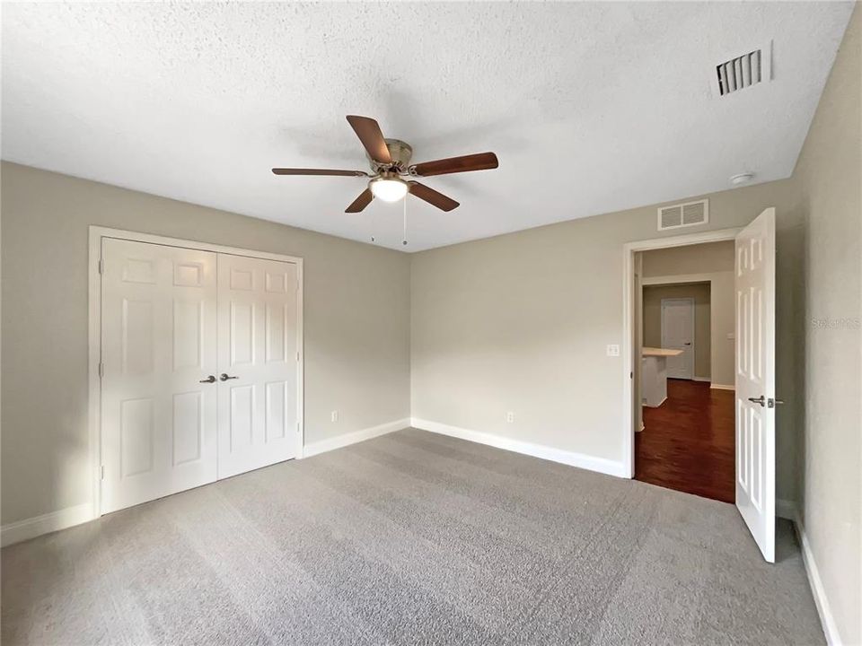 待售: $340,000 (4 贝兹, 3 浴室, 2451 平方英尺)