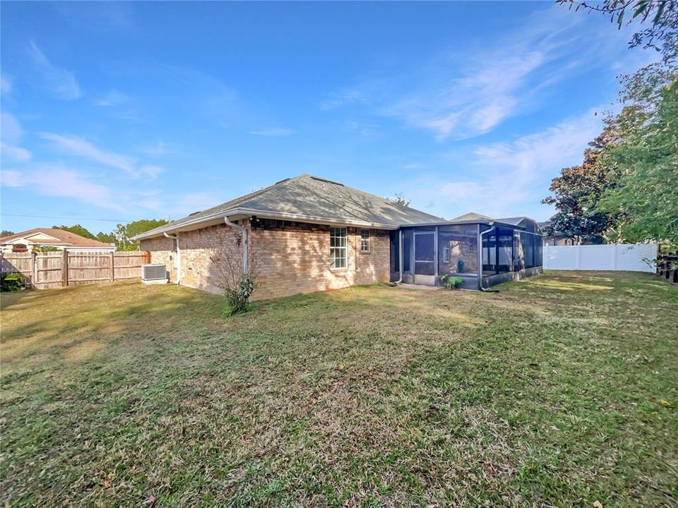 待售: $340,000 (4 贝兹, 3 浴室, 2451 平方英尺)