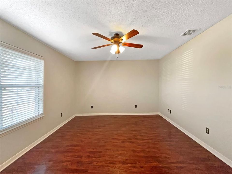 待售: $340,000 (4 贝兹, 3 浴室, 2451 平方英尺)