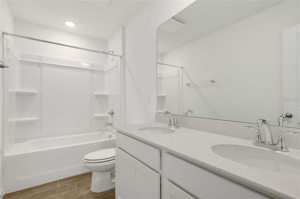 На продажу: $439,644 (5 спален, 3 ванн, 3030 Квадратных фут)