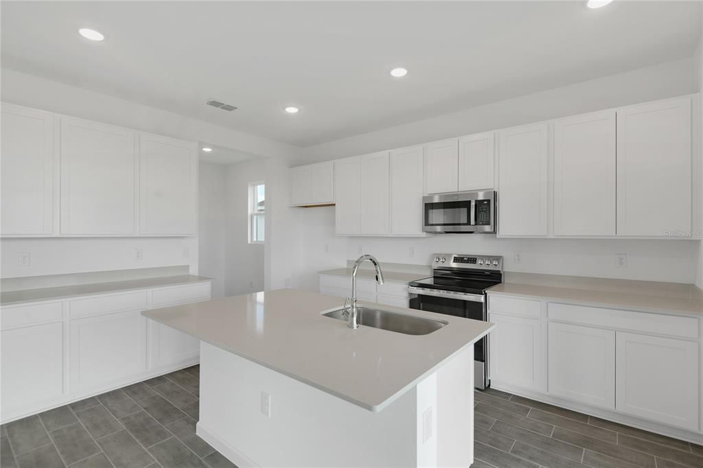 На продажу: $439,644 (5 спален, 3 ванн, 3030 Квадратных фут)