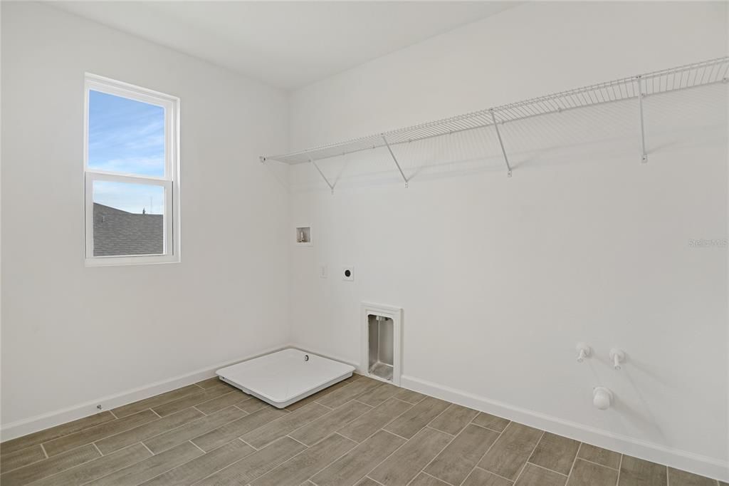 На продажу: $439,644 (5 спален, 3 ванн, 3030 Квадратных фут)