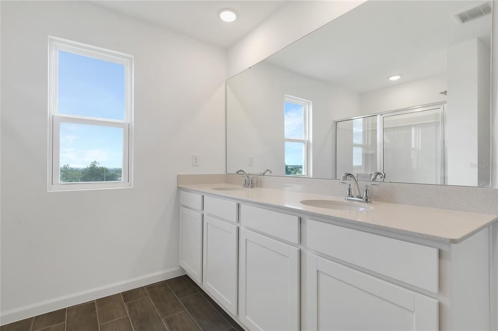 На продажу: $439,644 (5 спален, 3 ванн, 3030 Квадратных фут)