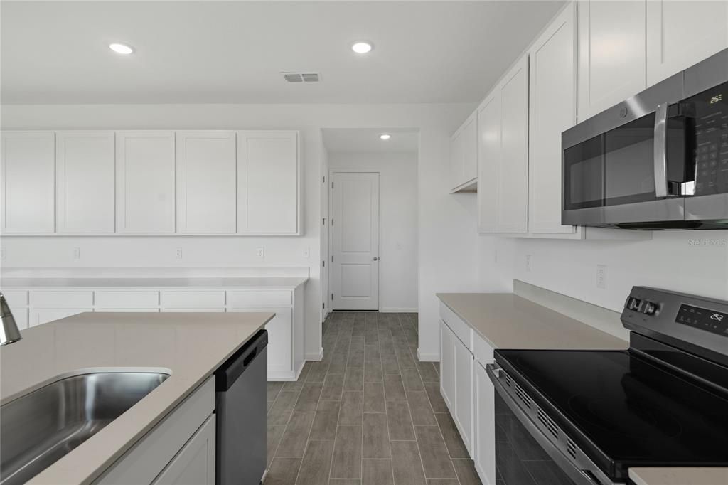 На продажу: $439,644 (5 спален, 3 ванн, 3030 Квадратных фут)