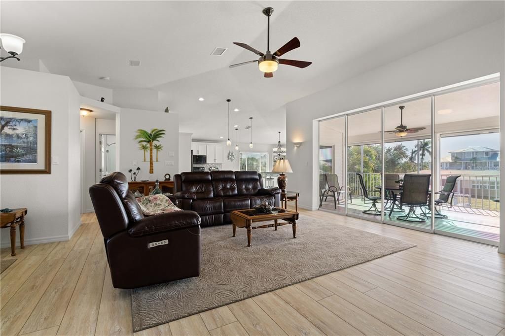 En Venta: $769,000 (3 camas, 2 baños, 1865 Pies cuadrados)