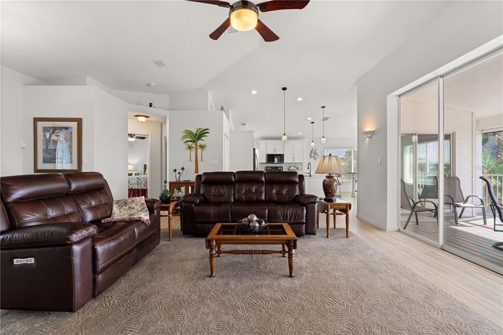 En Venta: $769,000 (3 camas, 2 baños, 1865 Pies cuadrados)