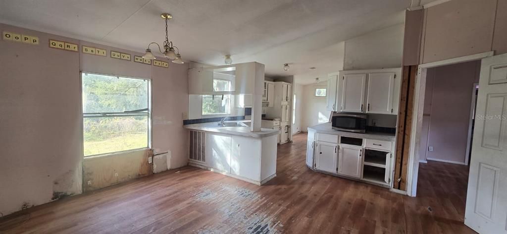 For Sale: $63,900 (3 beds, 2 baths, 1344 Square Feet)