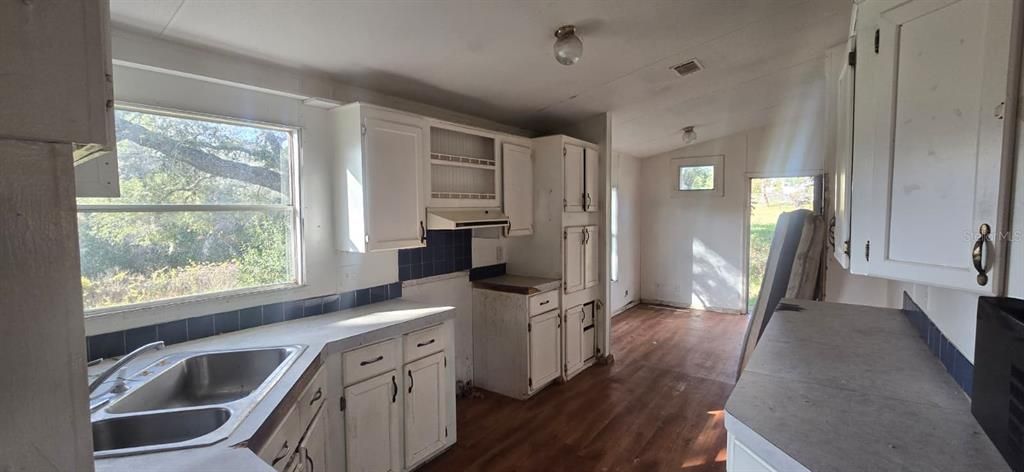 For Sale: $63,900 (3 beds, 2 baths, 1344 Square Feet)