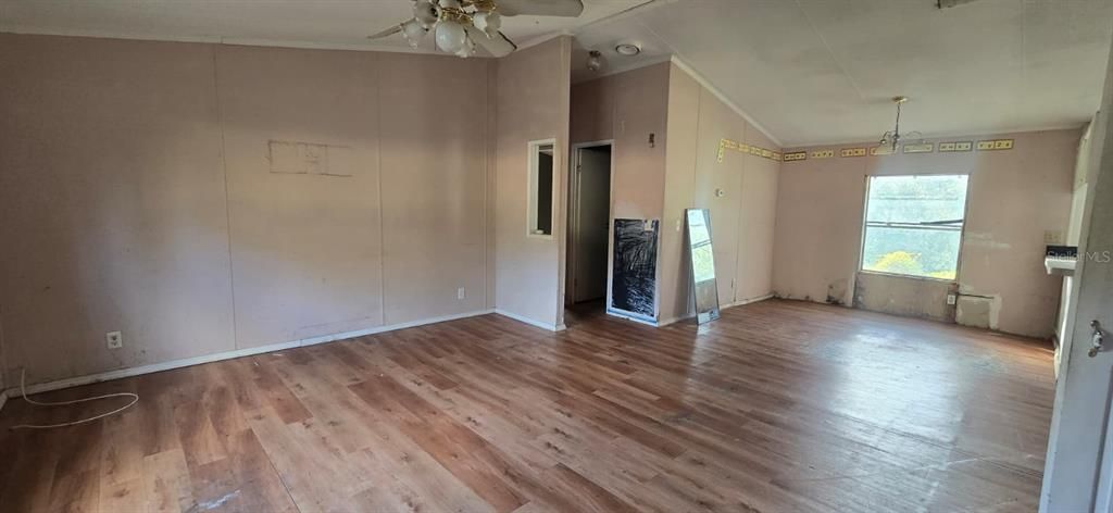 For Sale: $63,900 (3 beds, 2 baths, 1344 Square Feet)