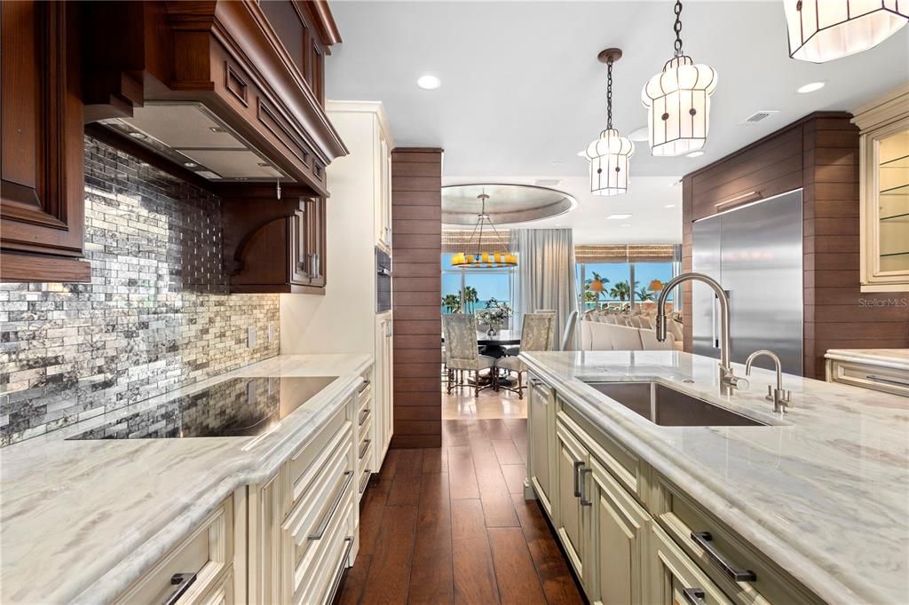 На продажу: $7,900,000 (4 спален, 4 ванн, 3961 Квадратных фут)