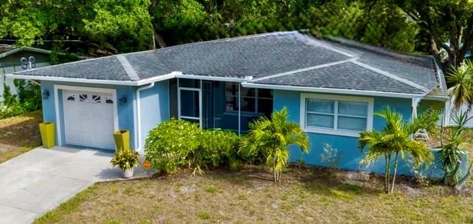 For Sale: $364,000 (2 beds, 1 baths, 973 Square Feet)