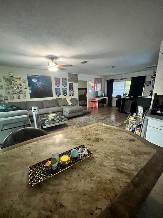 For Sale: $364,000 (2 beds, 1 baths, 973 Square Feet)