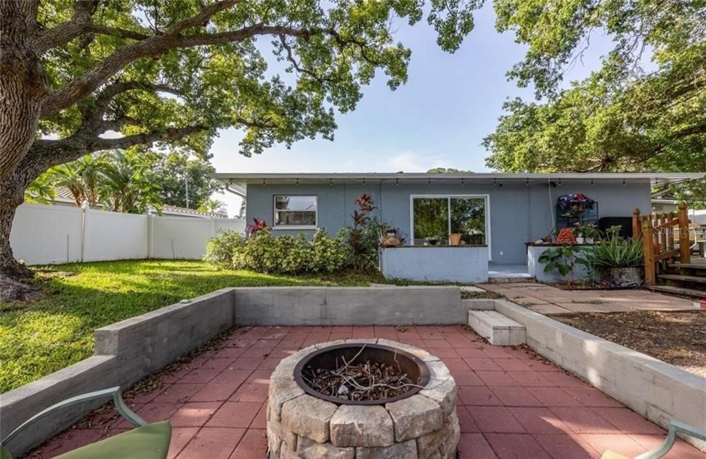 For Sale: $364,000 (2 beds, 1 baths, 973 Square Feet)