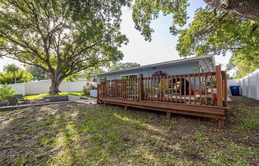 For Sale: $364,000 (2 beds, 1 baths, 973 Square Feet)