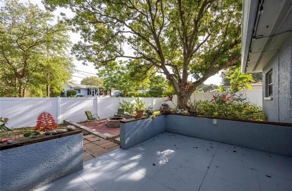 For Sale: $364,000 (2 beds, 1 baths, 973 Square Feet)