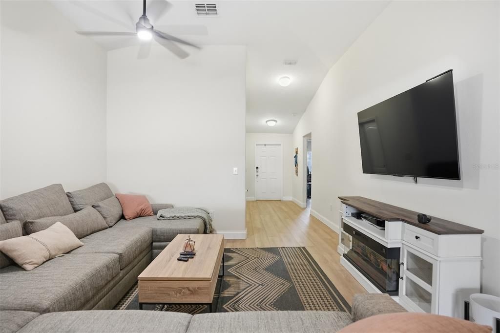 For Sale: $330,000 (3 beds, 2 baths, 1676 Square Feet)