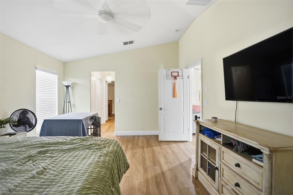 For Sale: $330,000 (3 beds, 2 baths, 1676 Square Feet)