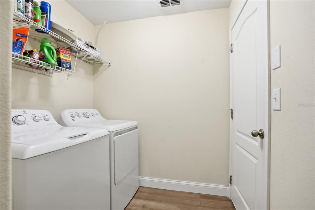 For Sale: $330,000 (3 beds, 2 baths, 1676 Square Feet)