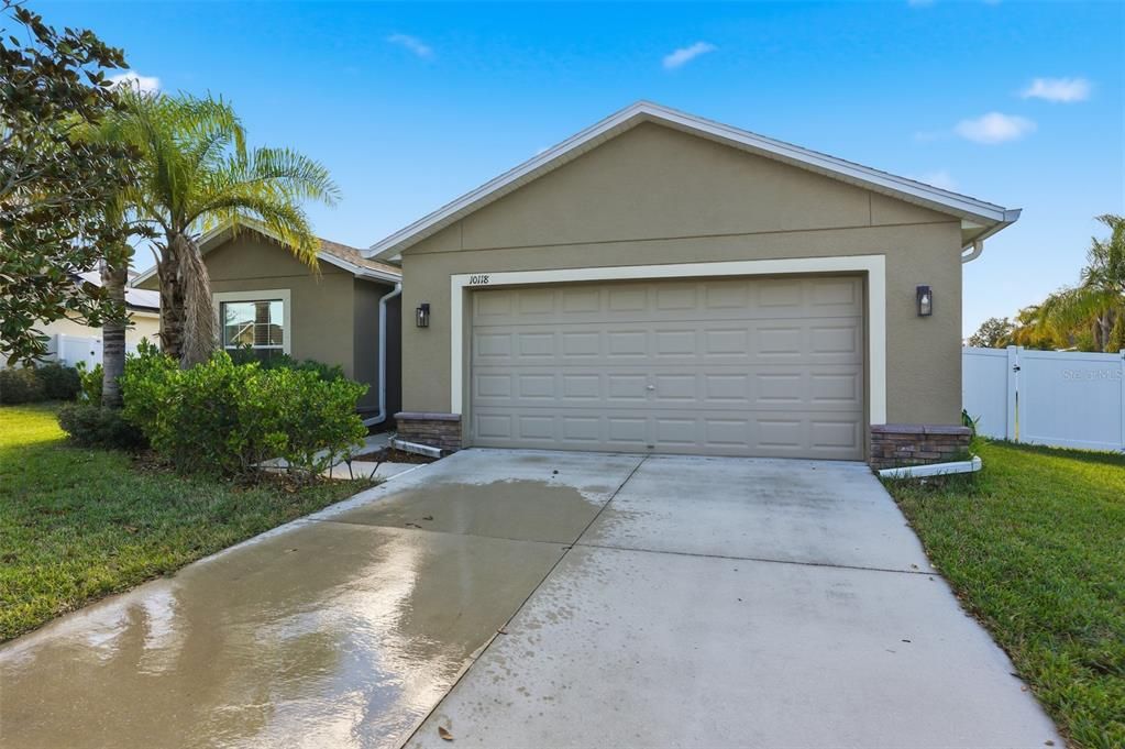 For Sale: $330,000 (3 beds, 2 baths, 1676 Square Feet)