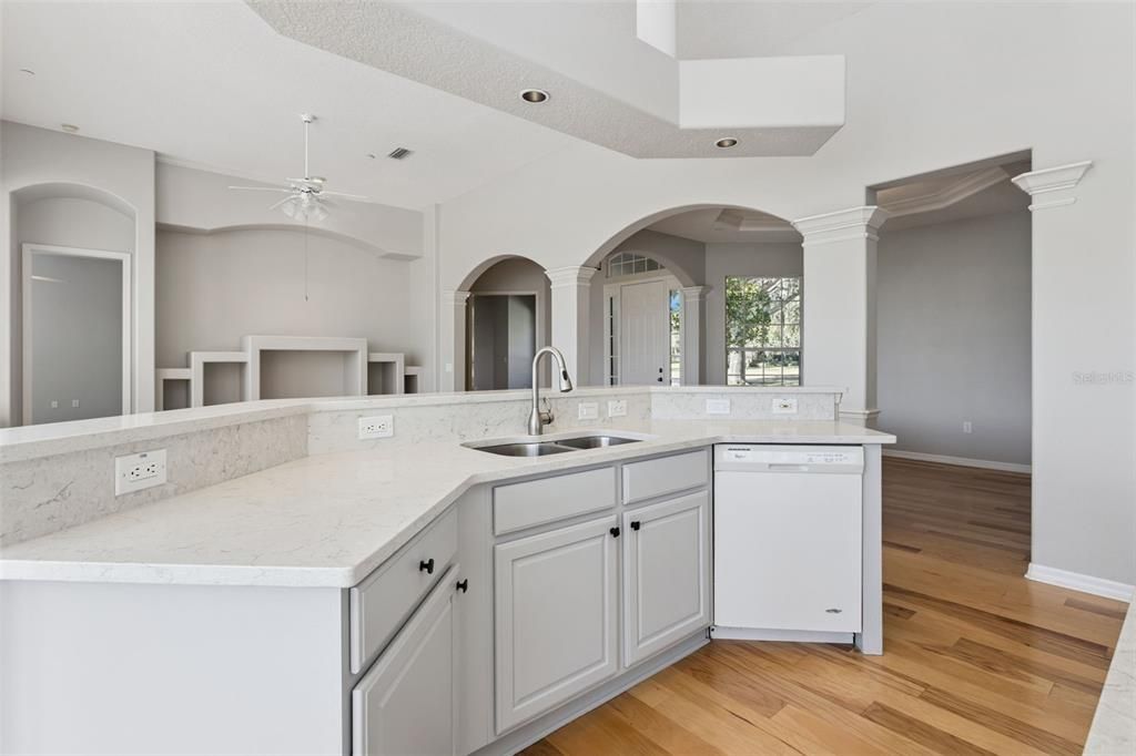 待售: $475,000 (3 贝兹, 2 浴室, 2347 平方英尺)