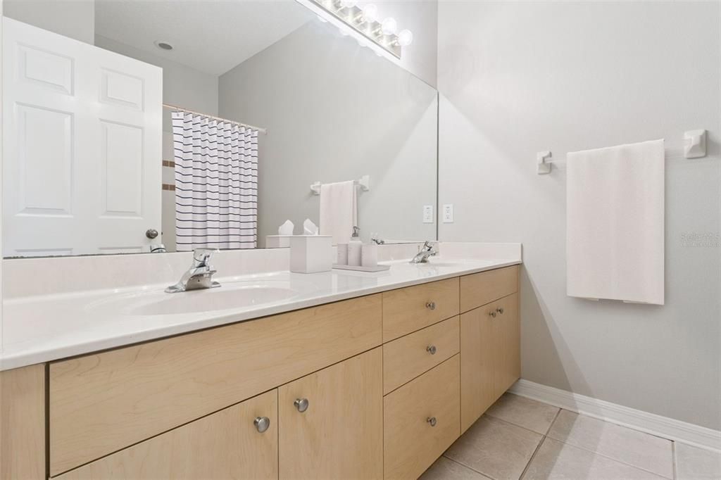 待售: $475,000 (3 贝兹, 2 浴室, 2347 平方英尺)