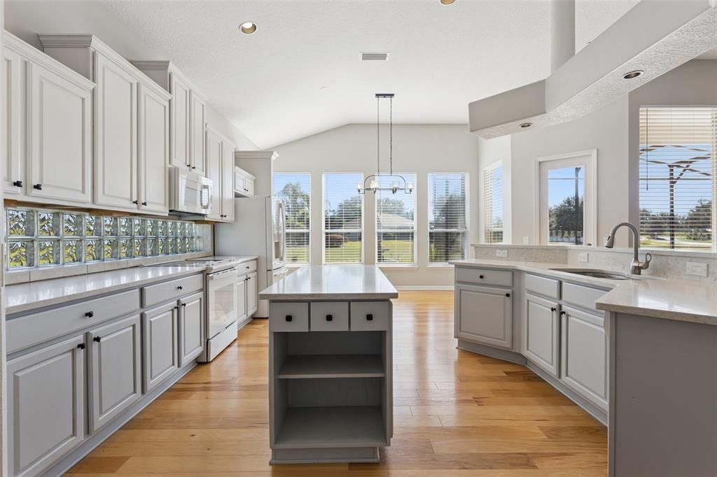 待售: $475,000 (3 贝兹, 2 浴室, 2347 平方英尺)