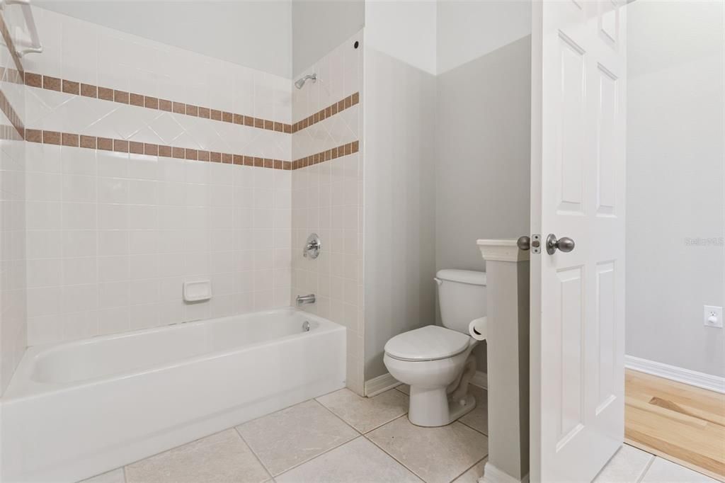 待售: $475,000 (3 贝兹, 2 浴室, 2347 平方英尺)