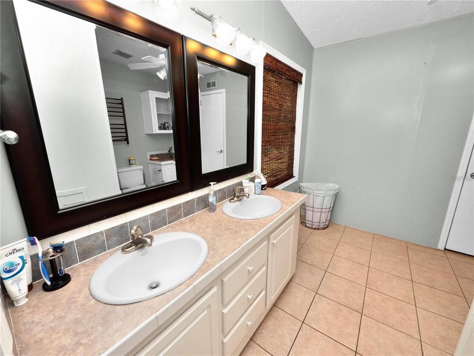 For Sale: $285,000 (4 beds, 2 baths, 2280 Square Feet)
