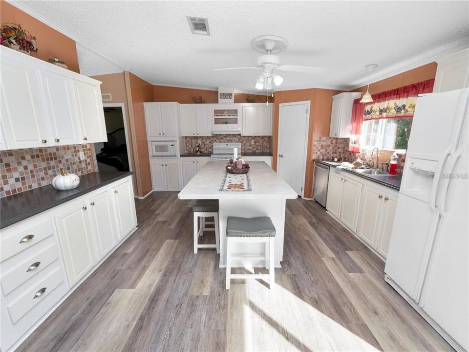 For Sale: $285,000 (4 beds, 2 baths, 2280 Square Feet)