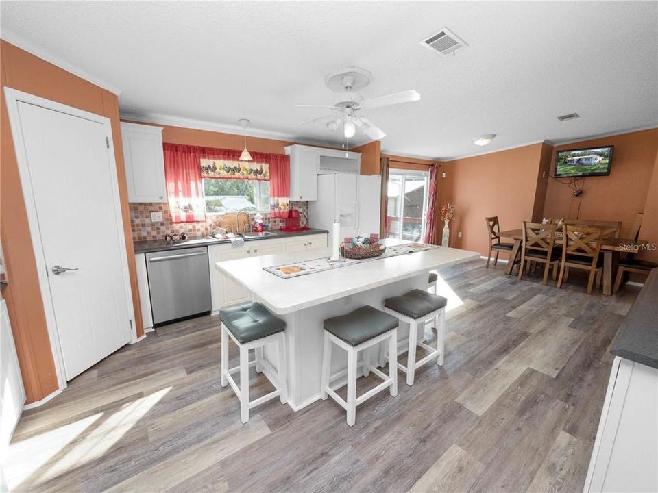 For Sale: $285,000 (4 beds, 2 baths, 2280 Square Feet)