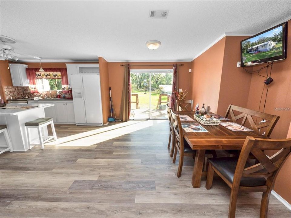 For Sale: $285,000 (4 beds, 2 baths, 2280 Square Feet)