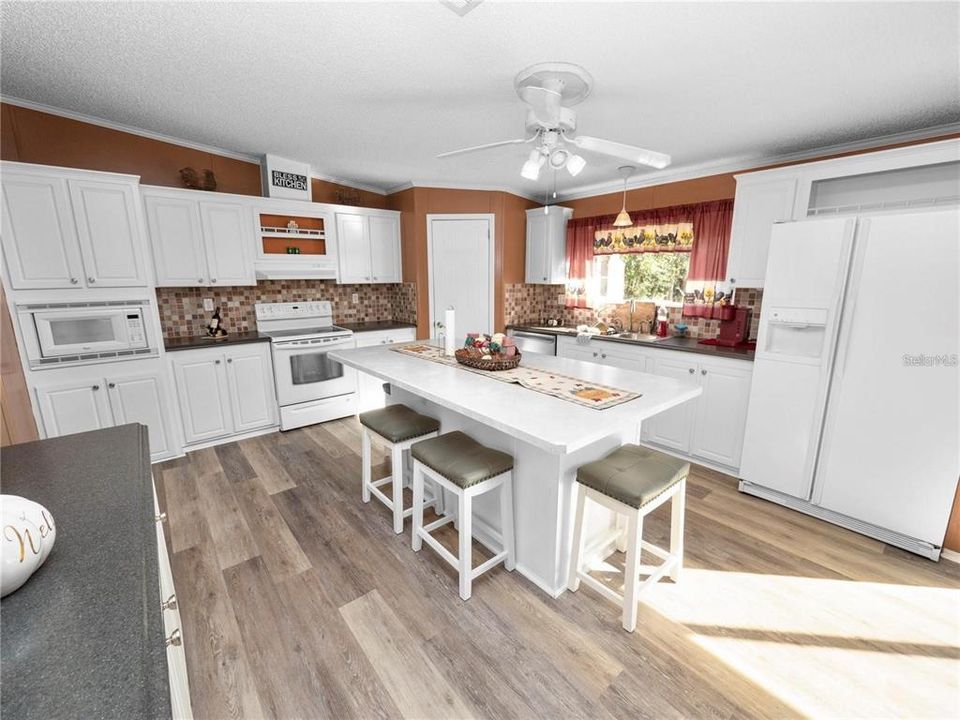 For Sale: $285,000 (4 beds, 2 baths, 2280 Square Feet)