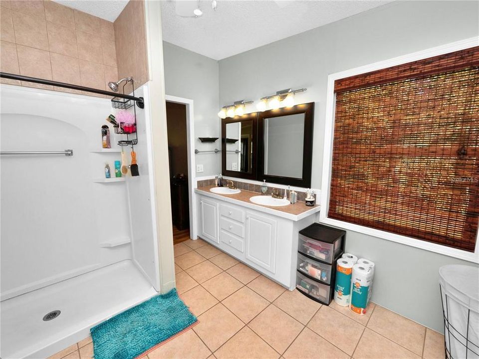 For Sale: $285,000 (4 beds, 2 baths, 2280 Square Feet)