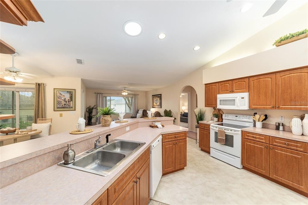 En Venta: $339,900 (3 camas, 2 baños, 2025 Pies cuadrados)