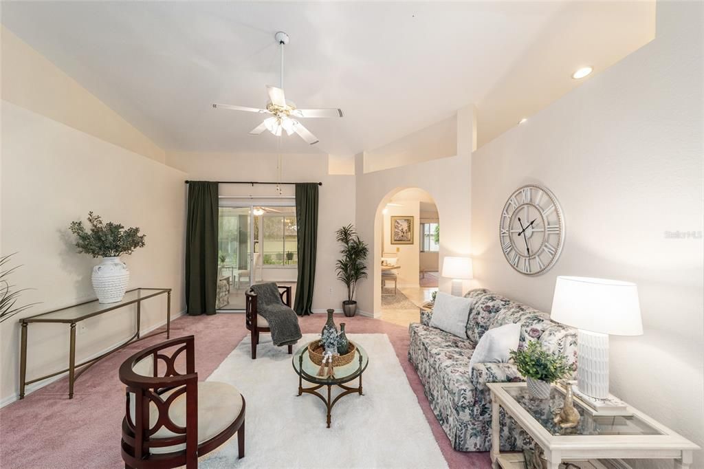 En Venta: $339,900 (3 camas, 2 baños, 2025 Pies cuadrados)