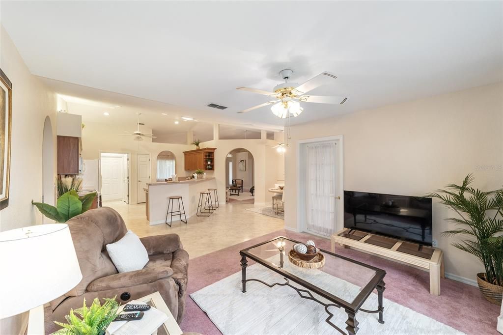 En Venta: $339,900 (3 camas, 2 baños, 2025 Pies cuadrados)