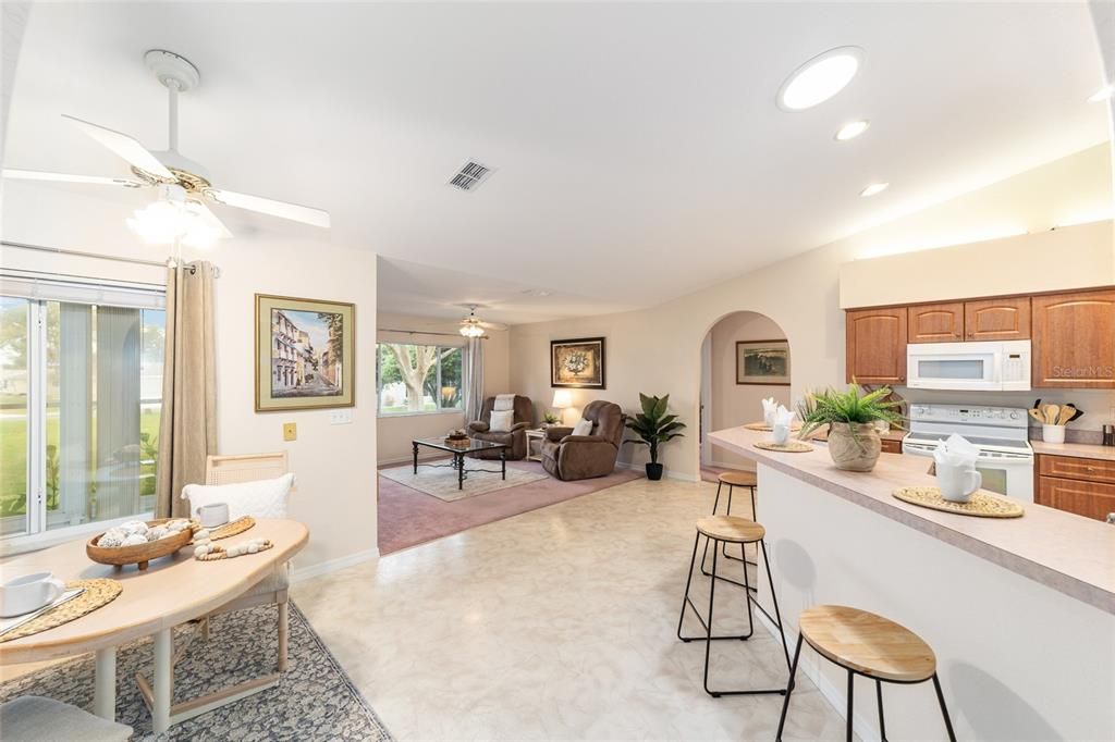 En Venta: $339,900 (3 camas, 2 baños, 2025 Pies cuadrados)