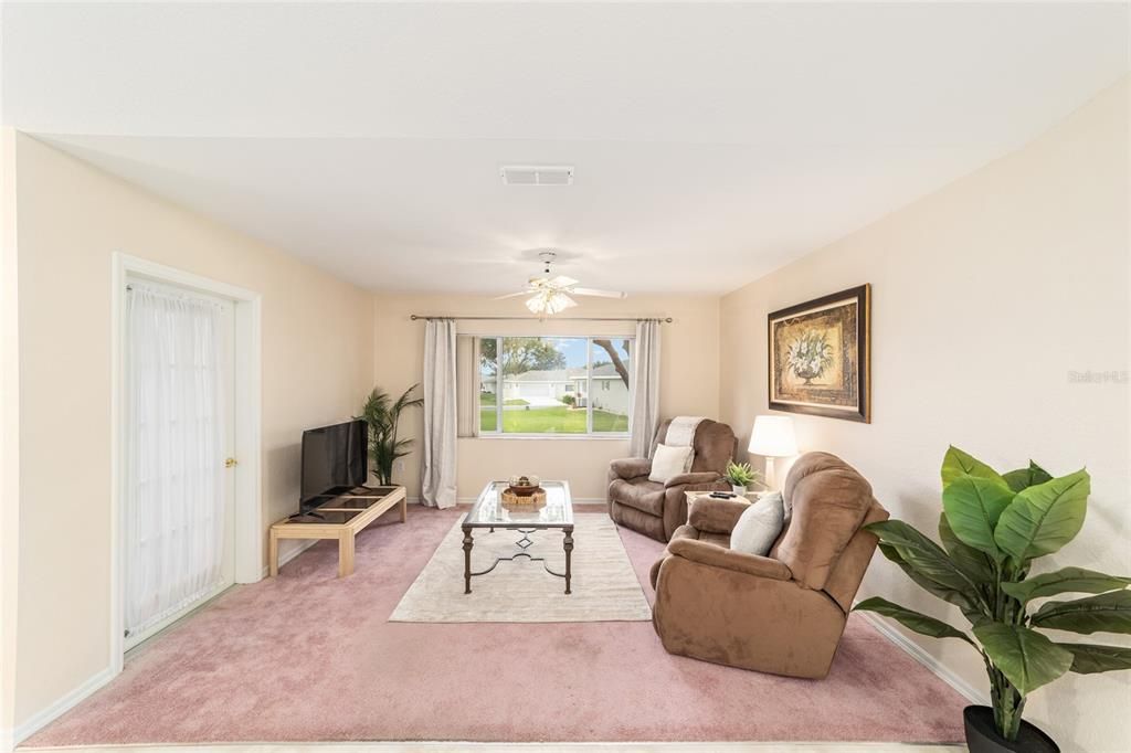 En Venta: $339,900 (3 camas, 2 baños, 2025 Pies cuadrados)