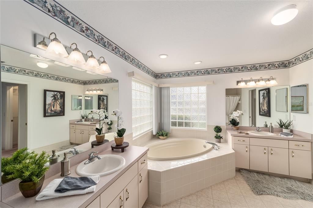 En Venta: $339,900 (3 camas, 2 baños, 2025 Pies cuadrados)