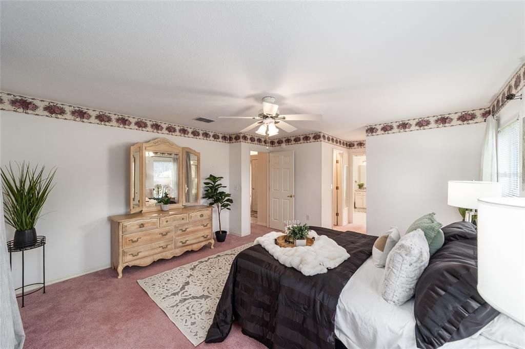 En Venta: $339,900 (3 camas, 2 baños, 2025 Pies cuadrados)