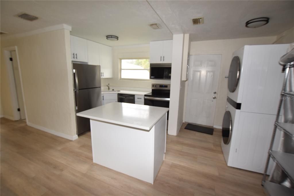 For Rent: $1,475 (2 beds, 1 baths, 748 Square Feet)