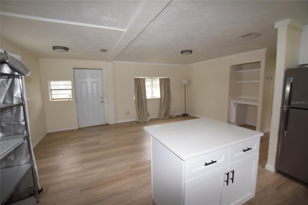 For Rent: $1,475 (2 beds, 1 baths, 748 Square Feet)