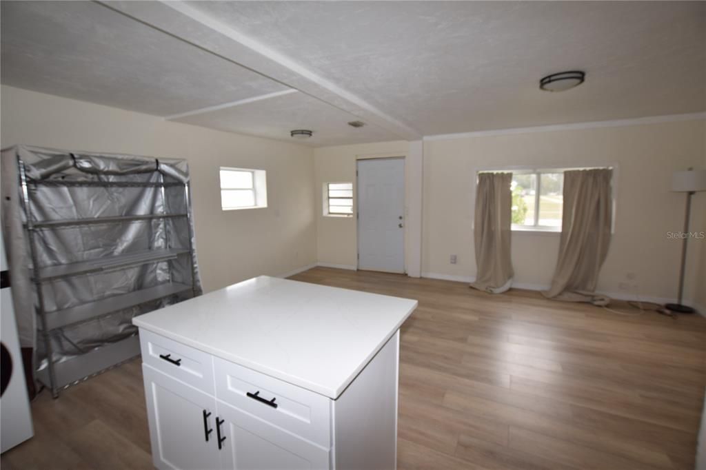 For Rent: $1,475 (2 beds, 1 baths, 748 Square Feet)