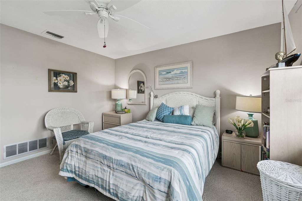 待售: $315,000 (2 贝兹, 2 浴室, 1350 平方英尺)