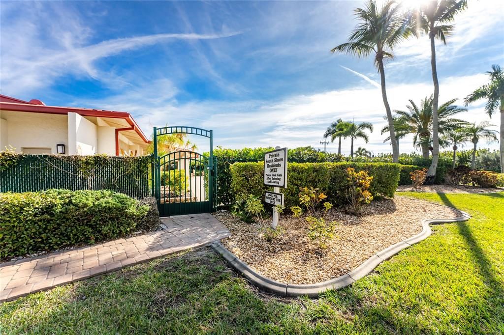 待售: $450,000 (3 贝兹, 2 浴室, 2592 平方英尺)