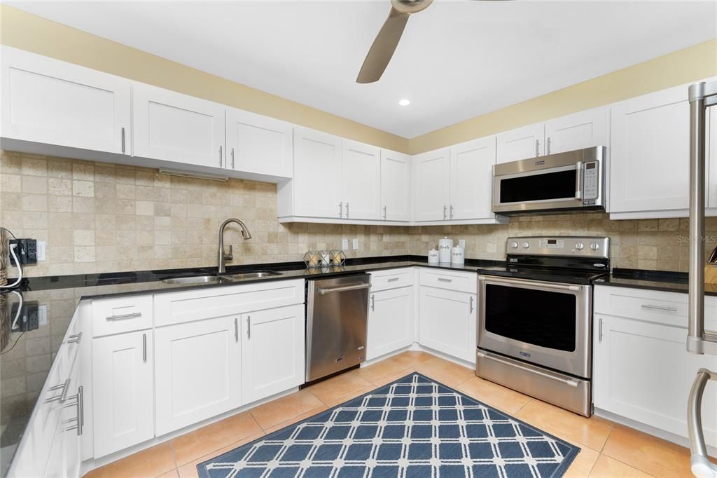 待售: $450,000 (3 贝兹, 2 浴室, 2592 平方英尺)