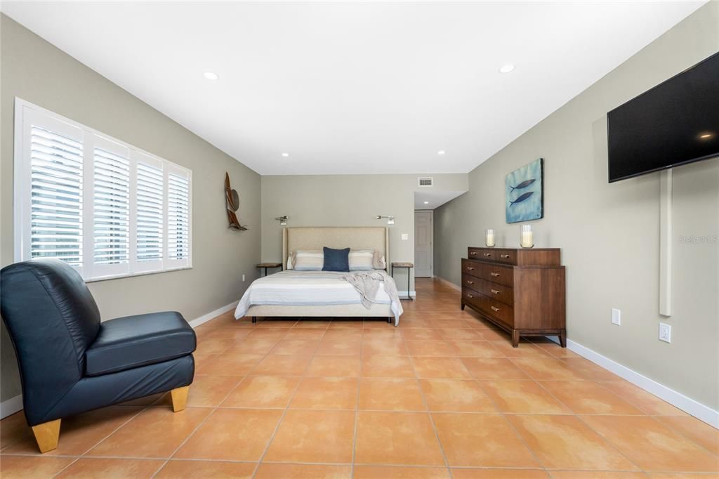 待售: $450,000 (3 贝兹, 2 浴室, 2592 平方英尺)