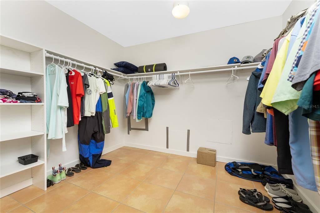 待售: $450,000 (3 贝兹, 2 浴室, 2592 平方英尺)