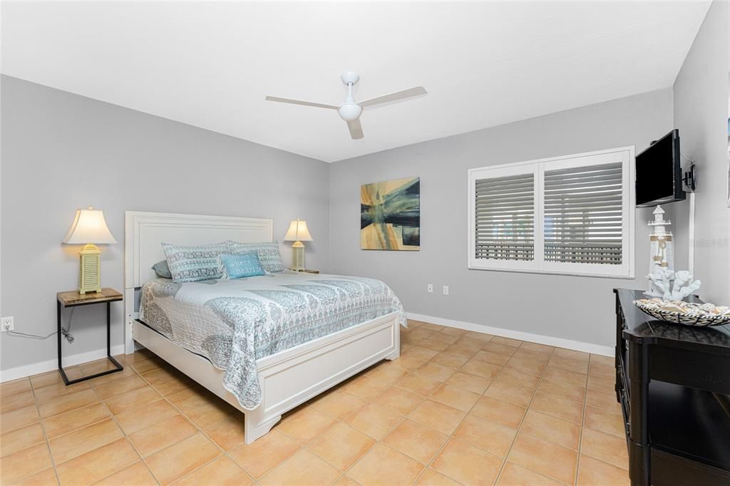 待售: $450,000 (3 贝兹, 2 浴室, 2592 平方英尺)